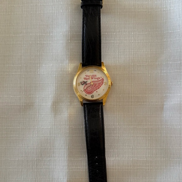 RARE Detroit Red Wings Watch - Leather Strap and WORKS - Picture 2 of 6
